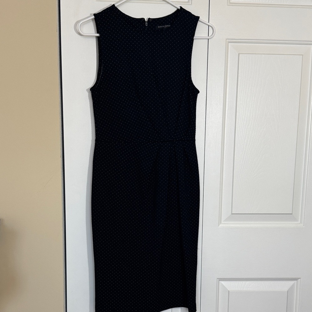 Elegant Black Patterned Sleeveless Work Dress from Banana Republic